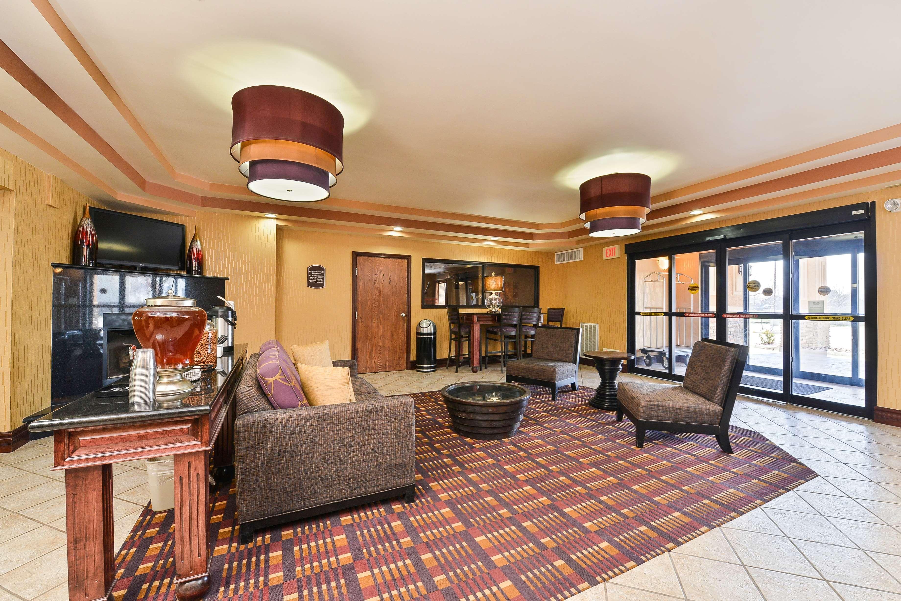 Best Western Plus Midwest Inn & Suites Салина Экстерьер фото